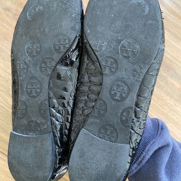 Tory Burch black patent croc flats 6 - Picture 3 of 4